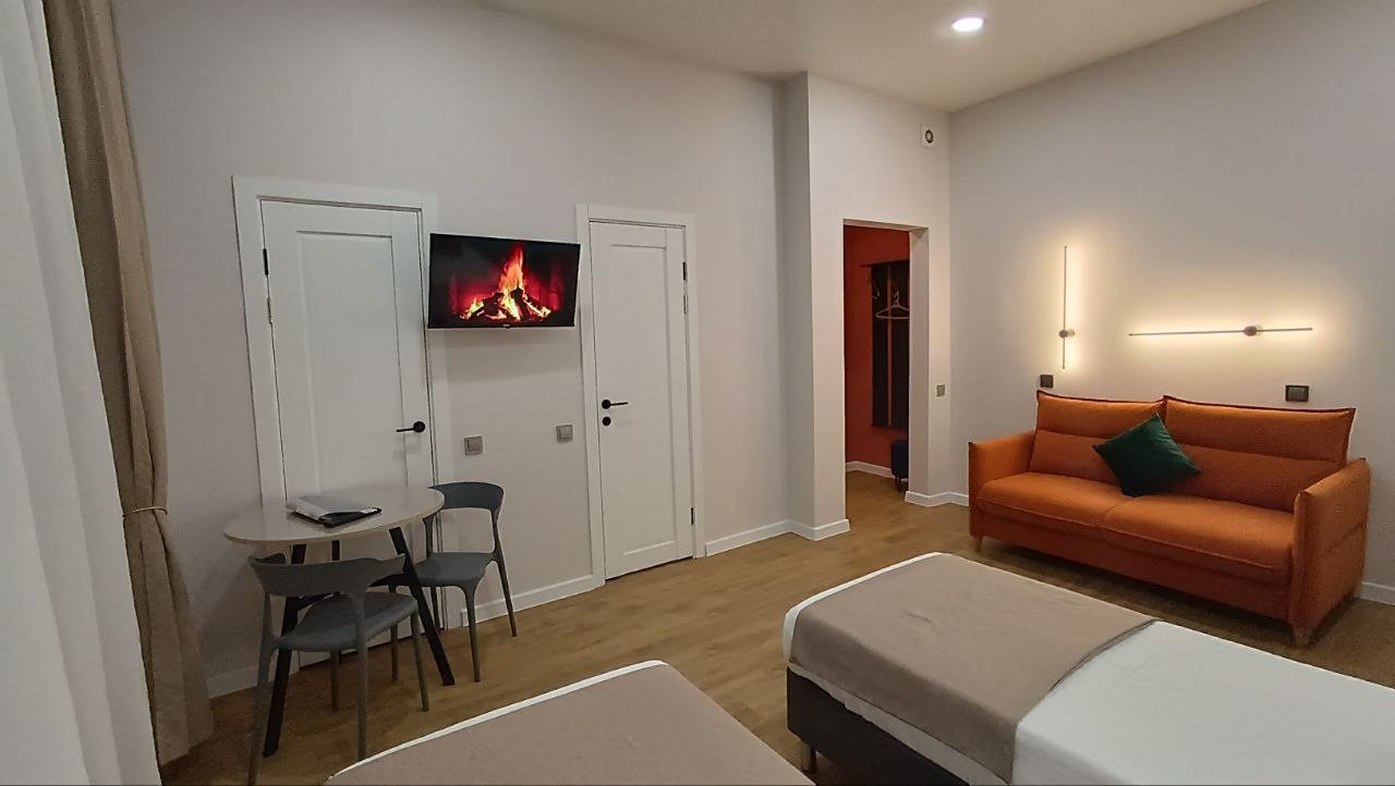 Апартаменты (Четырехместный комфорт с балконом на улицу), Апартаменты Седьмое небо