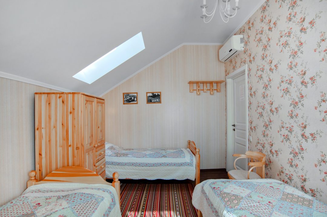 Трёхместный и более (Стандарт-3) гостевого дома Дом для гостей Оптины, Козельск