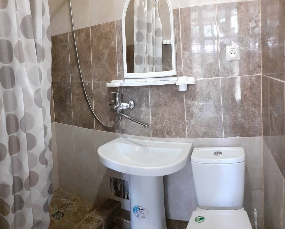 В каждом номере своя ванная комната. Гостевой дом Tavush Sochi