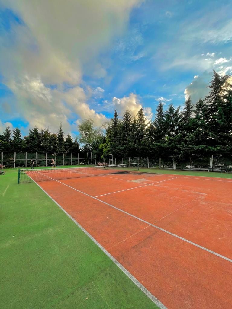 Теннисный корт, Гостиница Ола Резорт