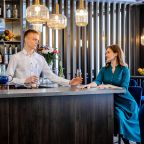 Разрешено проведение мероприятий, Отель Аура