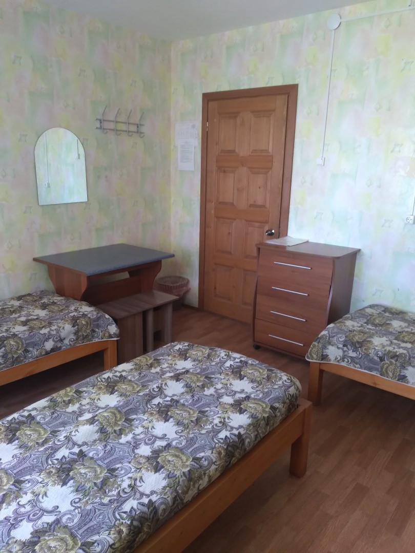 Четырехместный (4х-местный семейный номер с 4 отдельными кроватями) гостевого дома У озера на Береговой, Гремячинск (Бурятия)