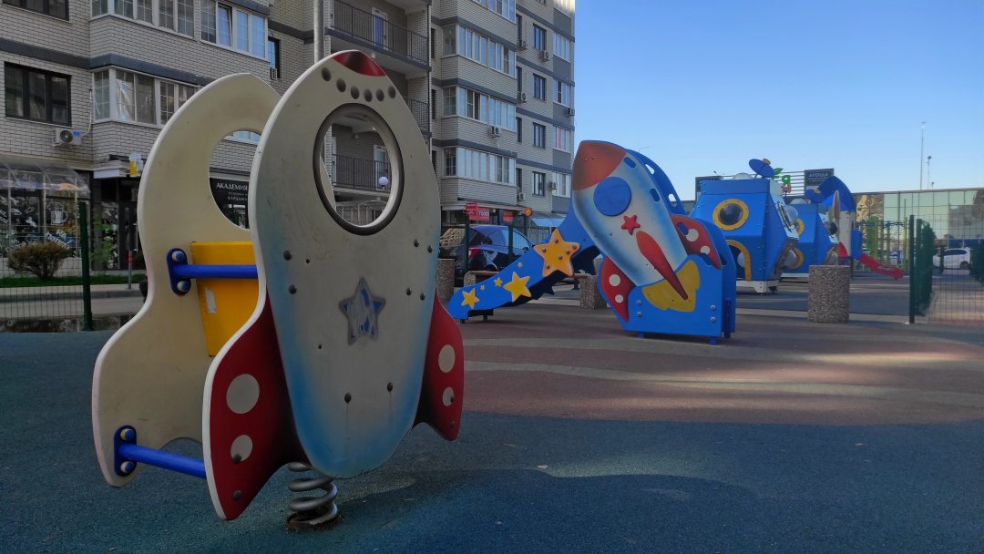 Детская площадка, Апартаменты Евродвушка на Жигуленко