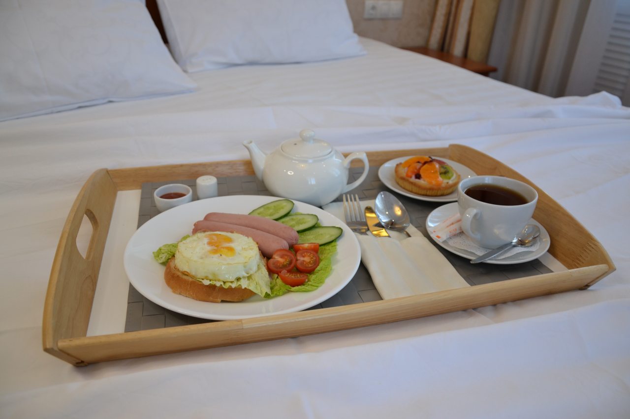Завтрак в номер, Отель МашБах