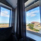 Люкс (С видом на море и аквапарк), База отдыха Аура