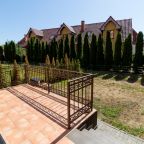 Апартаменты (Морской ветер), Гостиница Куршский