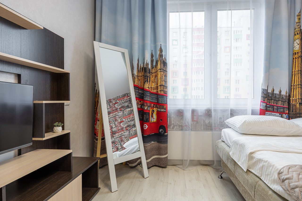 Квартира (Студия без балкона с кондиционером, ул.Бурнаковская, д.83 кв.100), Апартаменты Стрелка-гостевые квартиры