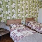 Квартира (Трехкомнатная у Нижегородской Ярмарки, бульвар Мира, 5), Апартаменты Стрелка-гостевые квартиры
