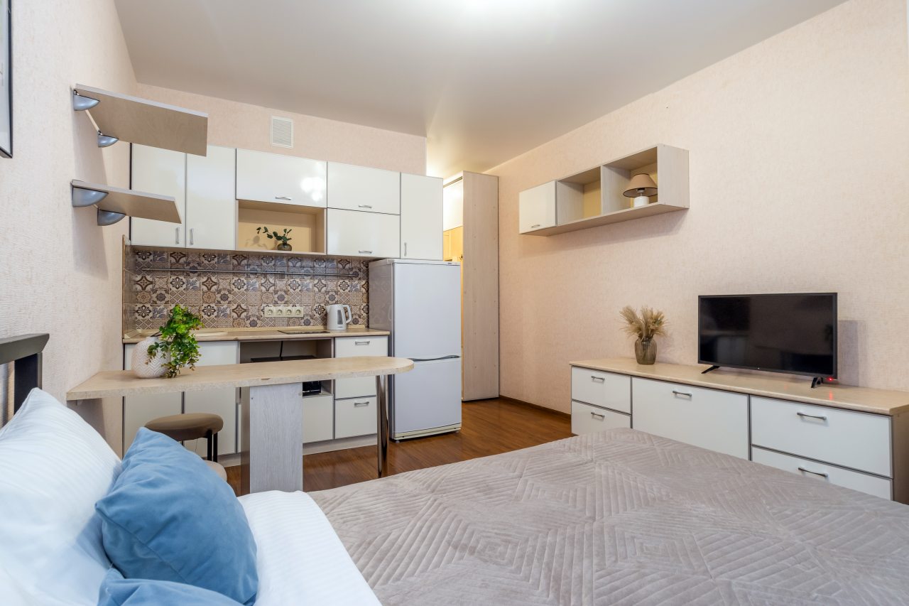 Квартира (Студия с кондиционером, ул.Бурнаковская, д.93 кв.78), Апартаменты Стрелка-гостевые квартиры