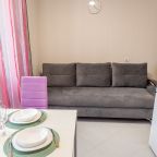 Уютная и светлая квартира у озера с лоджией