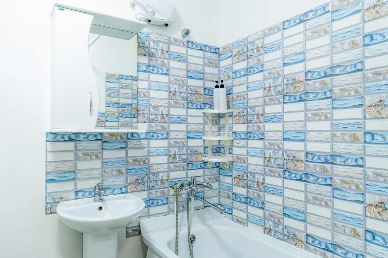 Яркая студия рядом с озером