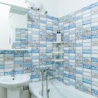 Яркая студия рядом с озером