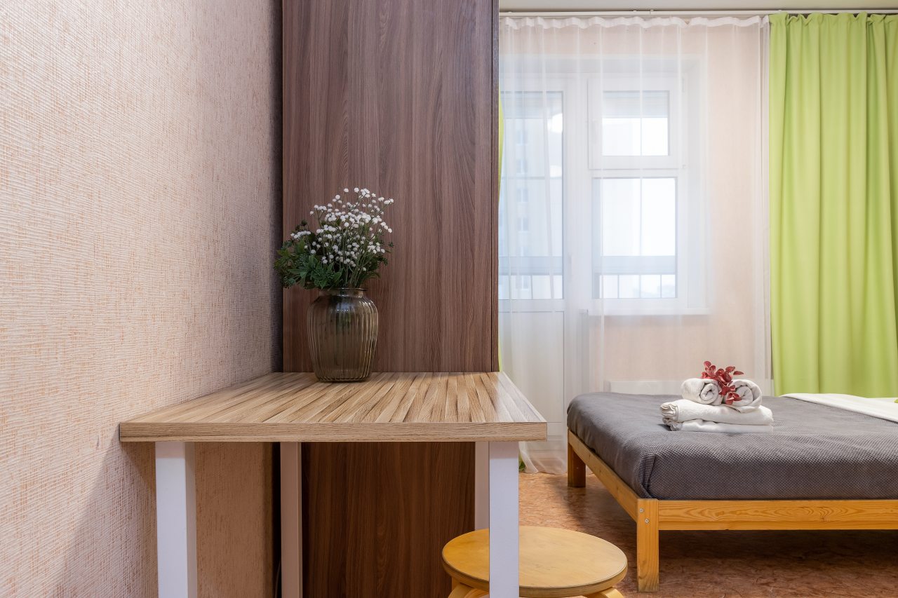 Яркая студия рядом с озером