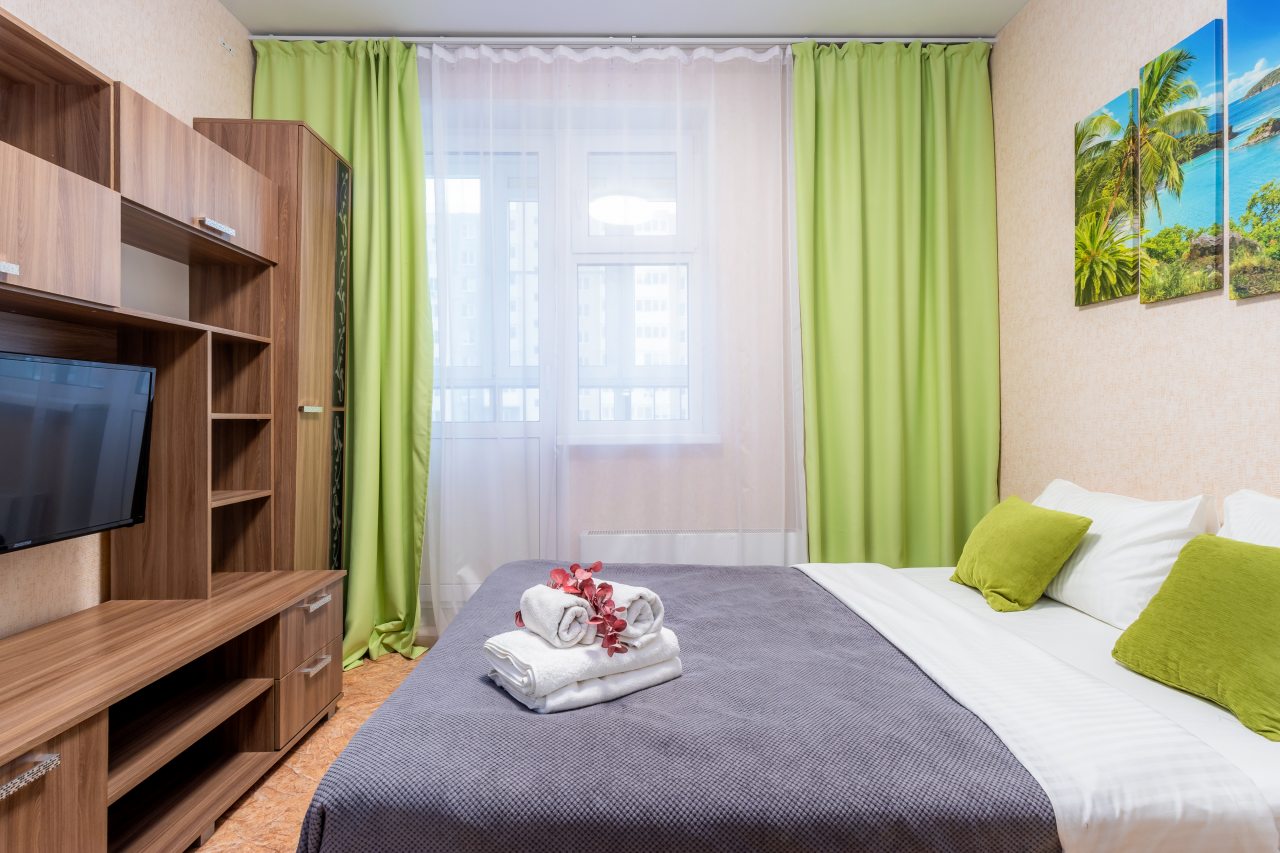 Яркая студия рядом с озером