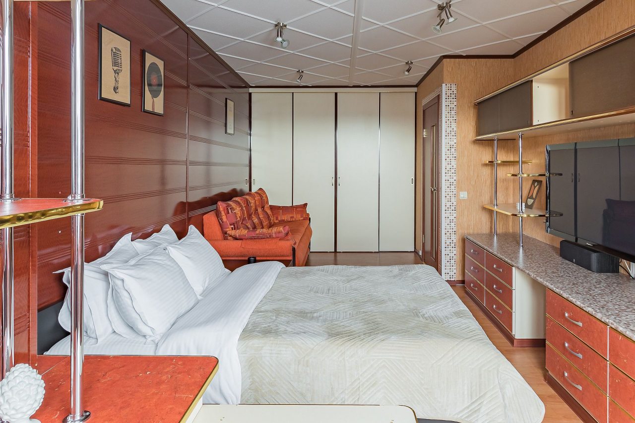 Яркая квартира с красивым видом рядом с метро «Стрелка»