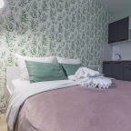 Уютная студия с качелями на лоджии