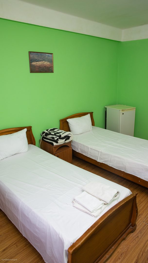 Двухместный (Двухместный номер с двумя раздельными кроватями и балконом) гостиницы Grand Kaspi Hotel Makhachkala, Махачкала