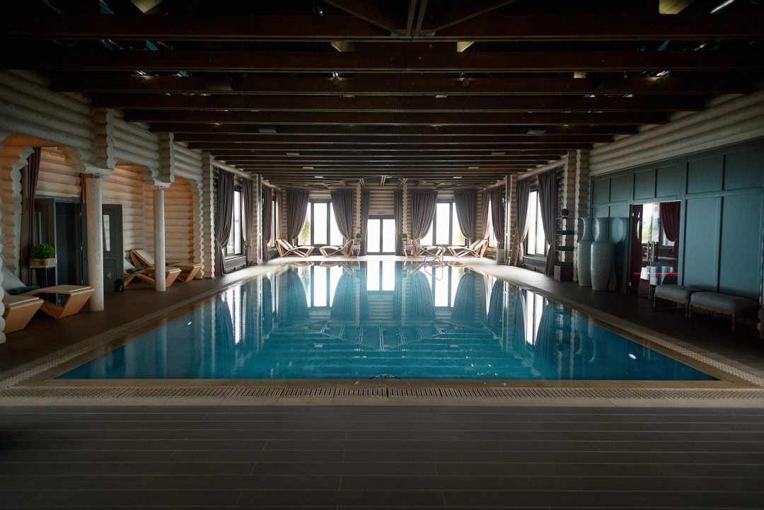 Крытый плавательный бассейн, Загородный отель Уткино Country House