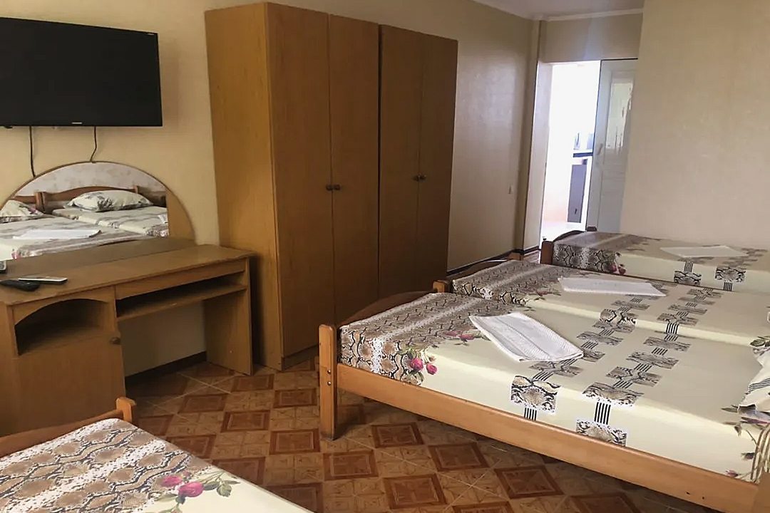 Трёхместный и более (Трёхместный стандарт), Гостевой дом Высокий замок