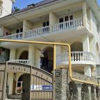 Вид на сад, Гостевой дом Высокий замок