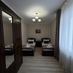 Делюкс (Делюкс), Отель Седьмое небо