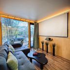 Коттедж (Zazerkalie с уличной теплой купелью и гидромассажем), База отдыха GEOMETRIKA Lounge hotel