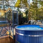 Коттедж (Zazerkalie с уличной теплой купелью и гидромассажем), База отдыха GEOMETRIKA Lounge hotel