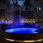 Коттедж (Zazerkalie с уличной теплой купелью и гидромассажем), База отдыха GEOMETRIKA Lounge hotel