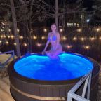 Коттедж (Zazerkalie с уличной теплой купелью и гидромассажем), База отдыха GEOMETRIKA Lounge hotel