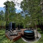 Коттедж (Zazerkalie с уличной теплой купелью и гидромассажем), База отдыха GEOMETRIKA Lounge hotel