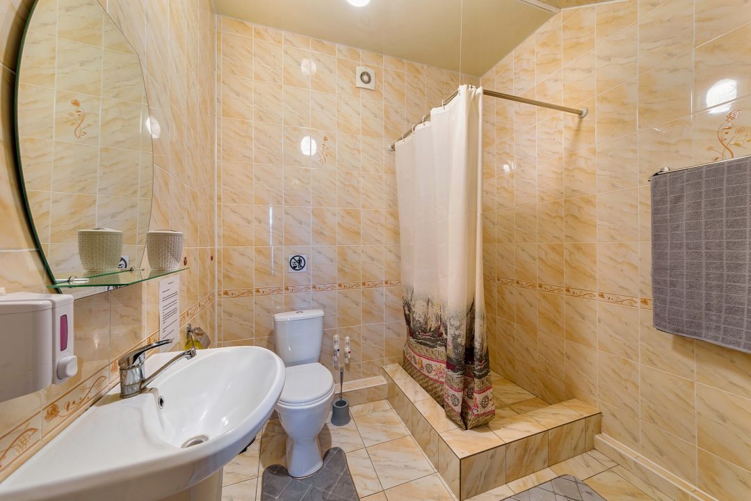 Собственная ванная комната, Гостевой дом на Красных Партизан 66