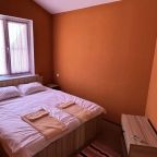 Апартаменты в двухэтажном коттедже со всеми удобствами.