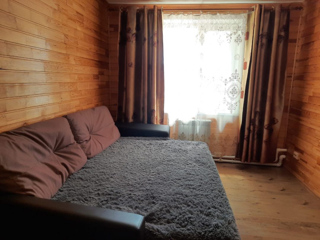 Двухместный (Стандарт с видом во двор (1 кровать)) гостевого дома Байкал Пеко, Горячинск