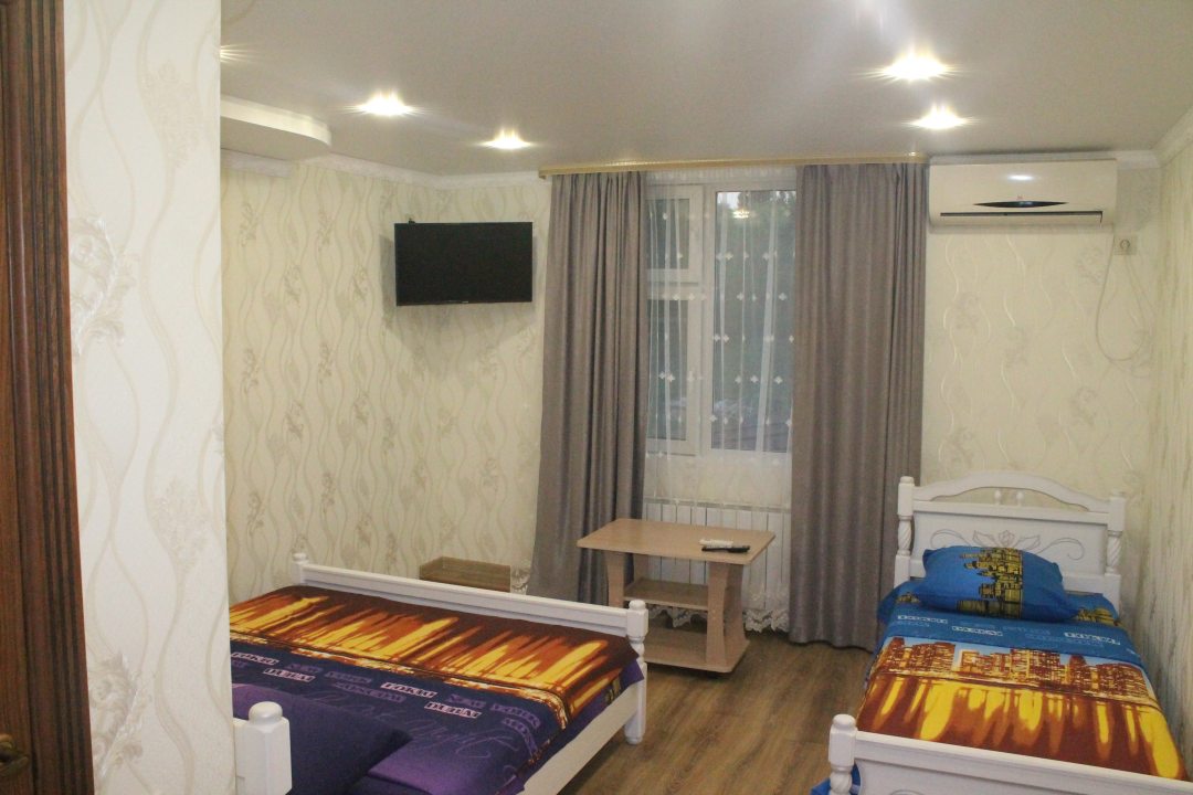 Трехместный (трехместный с двуспальной кроватью) отеля Двин, Рогачёвка
