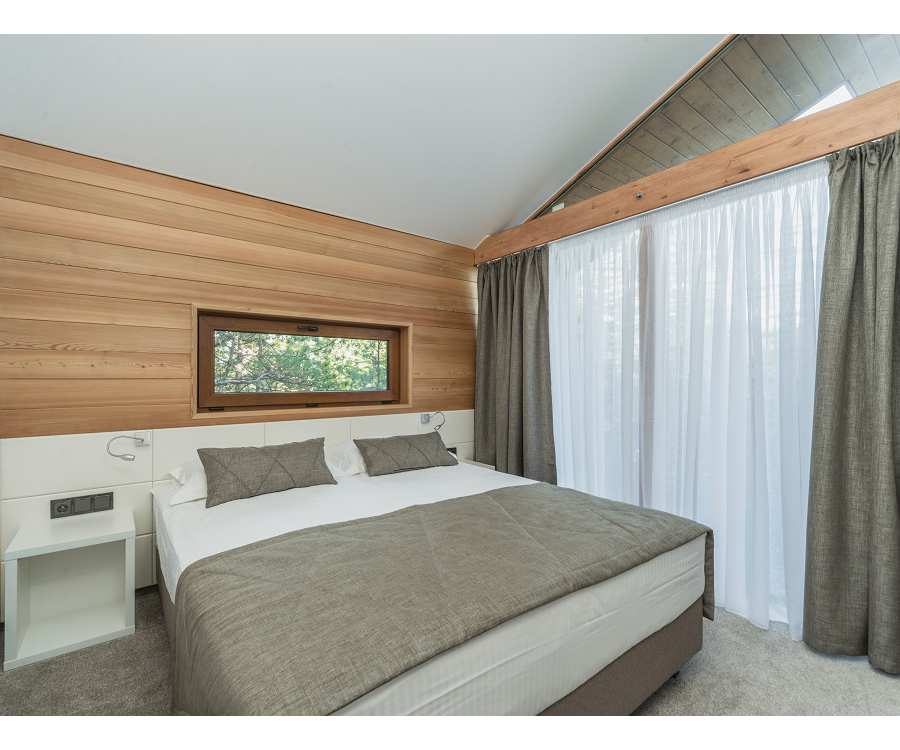Трёхместный и более (Новый коттедж с двумя спальнями, гостиной-студио с кухней и террасой) пансионата Семейный курорт Береговой, Алушта