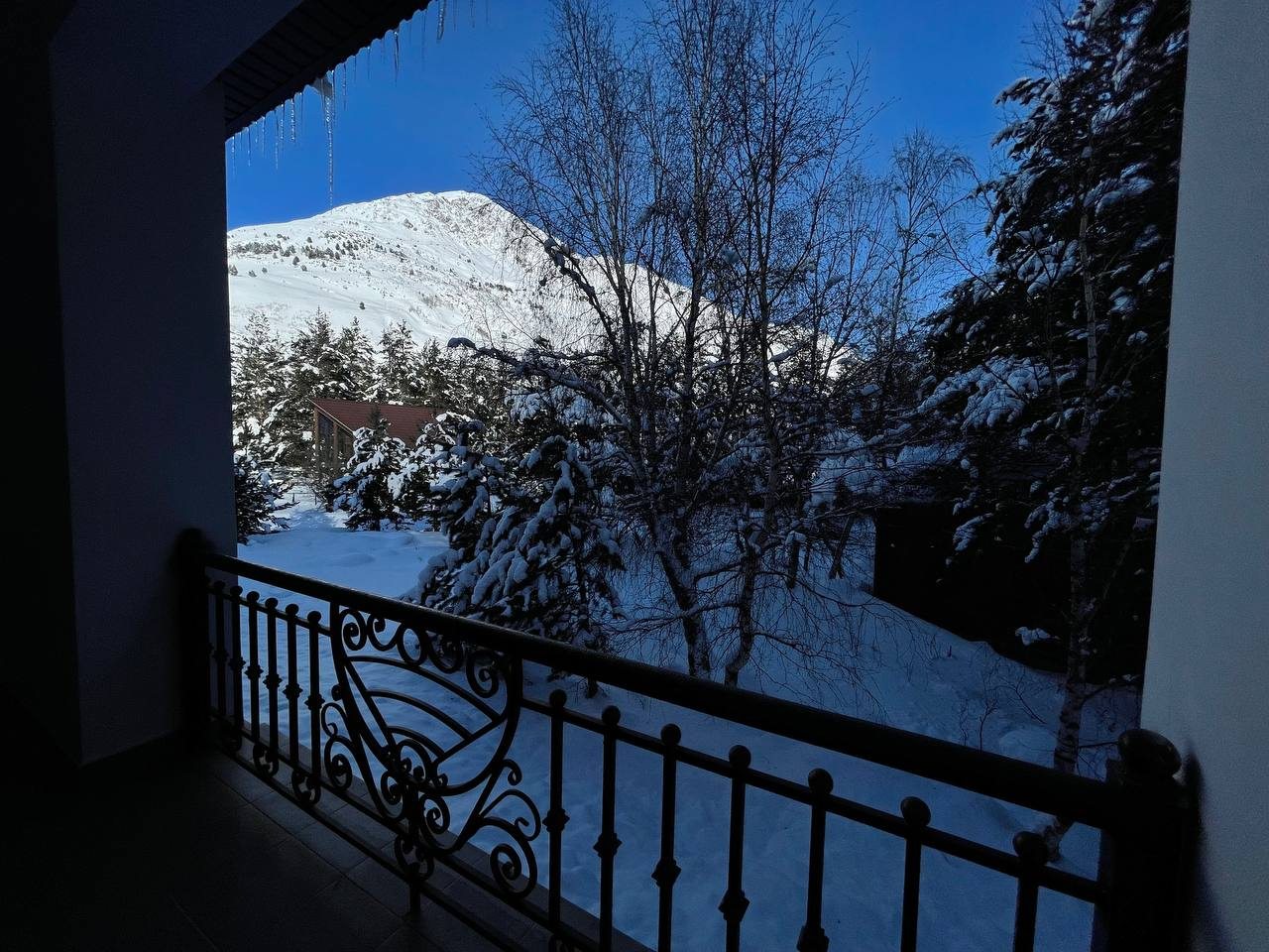 Люкс (Люкс), Отель Cheget Star