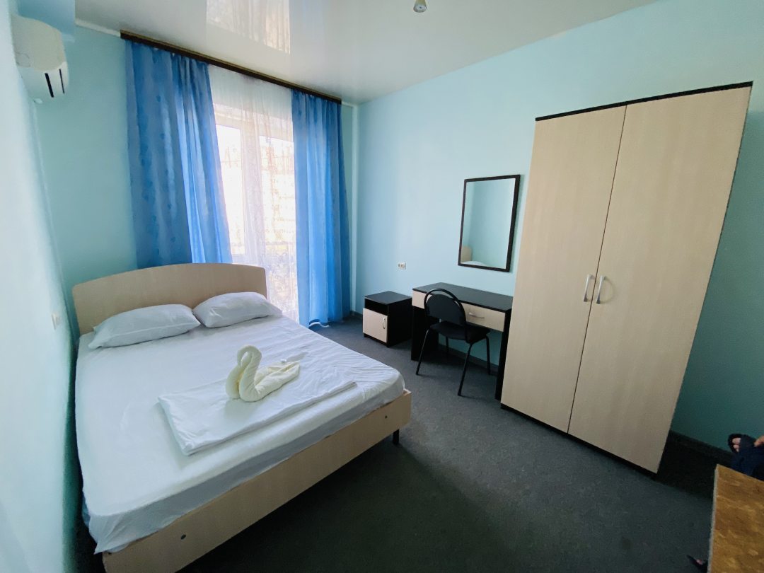 Двухместный (Двухместный номер с балконом) гостиницы Кальмар, Витязево