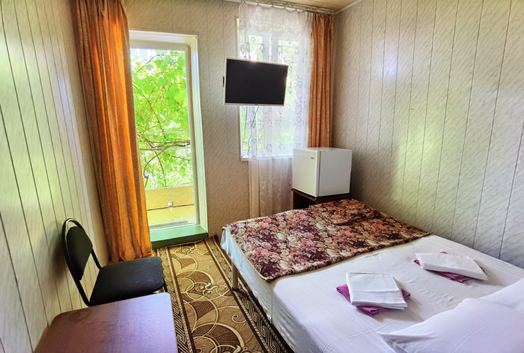 Двухместный (Стандарт двухместный с 1-й кроватью размера King-size) гостевого дома Come Inn на Кленовой, Архипо-Осиповка