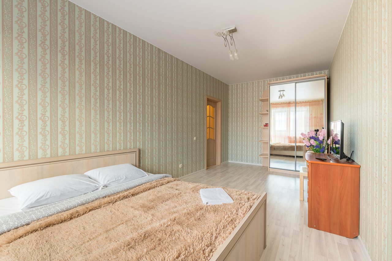 Двуспальная кровать