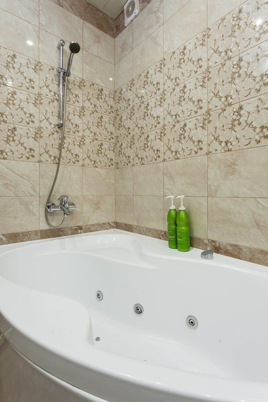 Гидромассажная ванна, Апартаменты Rentalspb 2ккв на Ленинском 159
