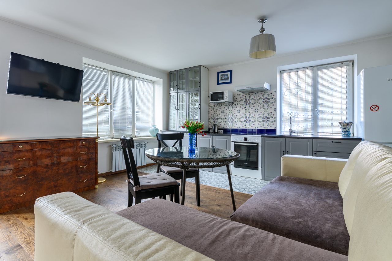 Обеденный стол