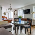 Двуспальная кровать и диван