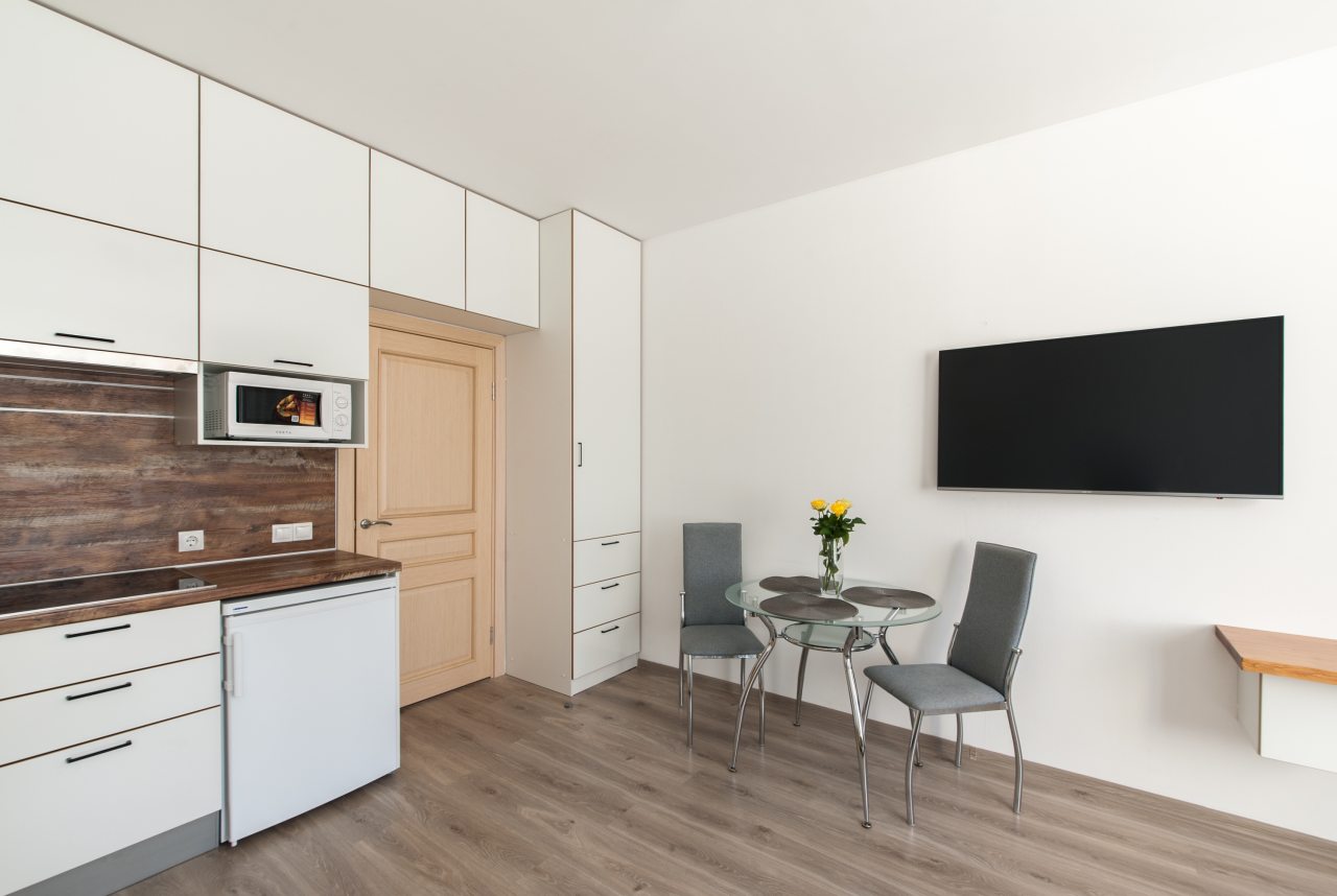 Обеденный стол