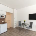 Обеденный стол