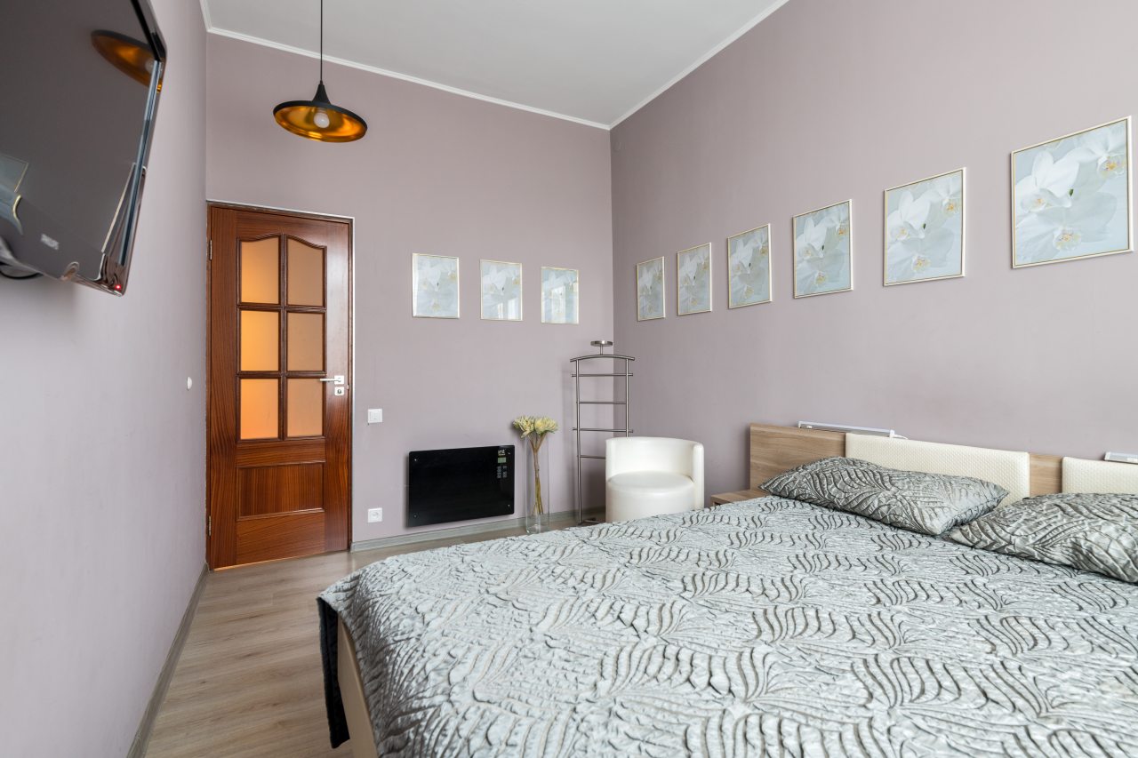 Двуспальная кровать