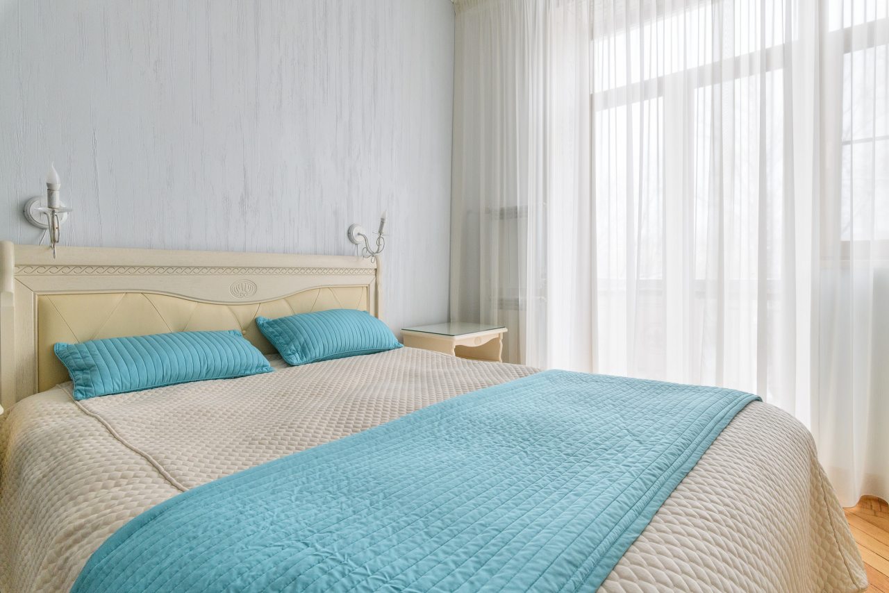 Двуспальная кровать