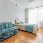 Двуспальная кровать и раскладной диван