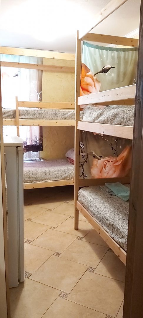 Четырехместный (Кровать в четырехместном номере) хостела Кармен, Севастополь