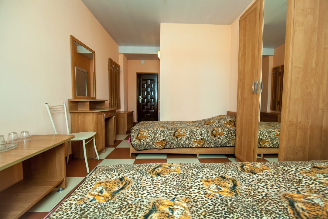 Двухместный (Двухместный номер с балконом (двухспалка + доп)), Отель БРИЗ