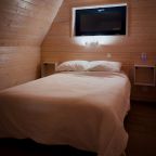 Коттедж (Шестиместный дом с банным чаном и сауной 50м от берега (6+1)), База отдыха Карелия Парк